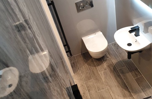 Filton Apartment | Stylish detached studio with a wet room, Satellite TV & other amenities 😀