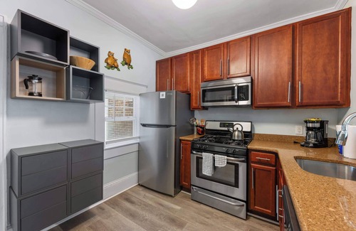 Dilworth Condo | Stylish Dilworth 2BR King Condo | Porch | Walkable