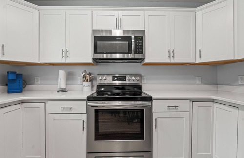 Gastonia House | Stylish Downtown Gastonia Stay – 2BR/2BA w/King + Queen