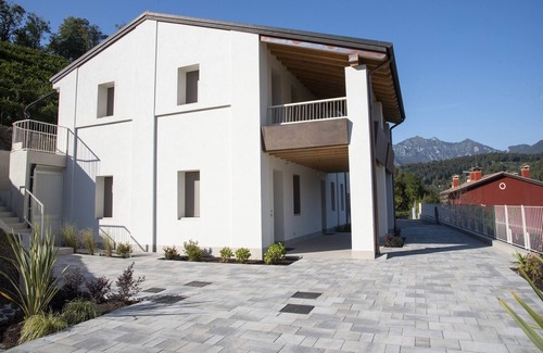 Farra di Soligo Apartment | Stylish Duplex in Verbania