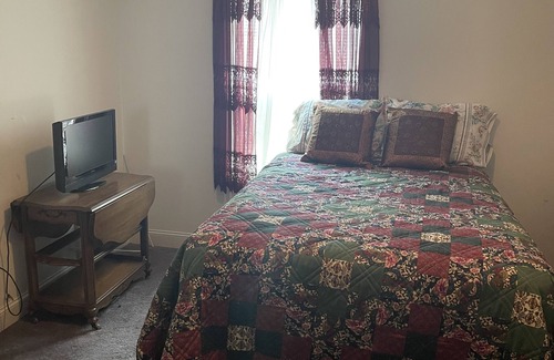 Vance Apartment | Stylish Duplex with an Equine View