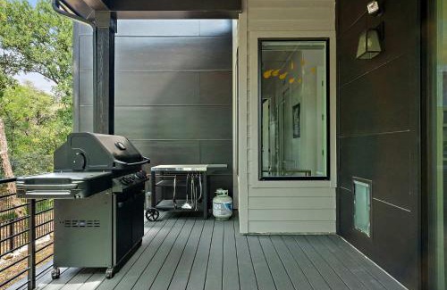 MLK House | Stylish East Austin Home - 2BR-BBQ-Close to DT