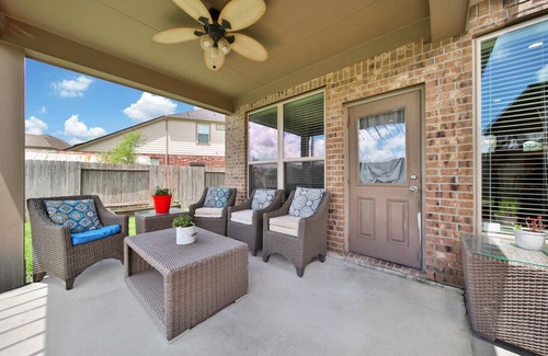 College Park House | Stylish Escape Near lake Conroe & The Woodlands