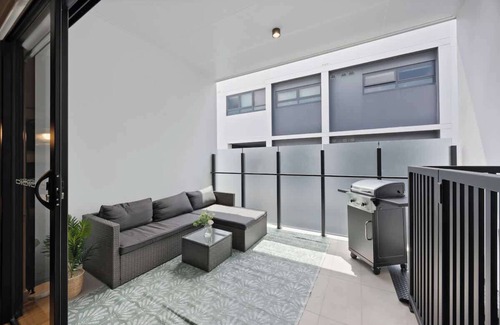 West End Apartment | Stylish Escape: Walk to River, Dining & Shops