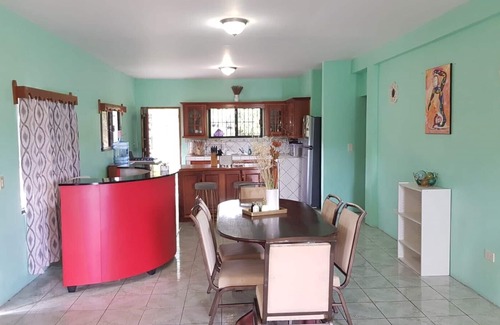 San Ignacio House | Stylish Family sized house 5 minutes from Center of San Ignacio Town