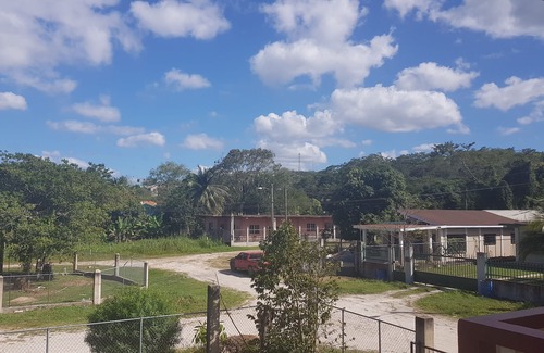 San Ignacio House | Stylish Family sized house 5 minutes from Center of San Ignacio Town