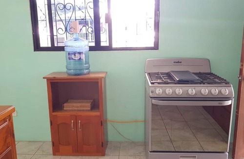 San Ignacio House | Stylish Family sized house 5 minutes from Center of San Ignacio Town