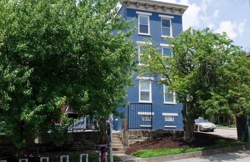 Mount Auburn Apartment | Stylish Flat in Walkable Downtown w/Parking