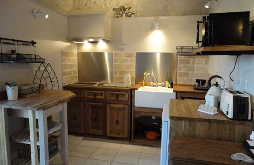 Bribaudon House | Stylish Spacious Studio Apartment, with Shared Pool & Games Barn
