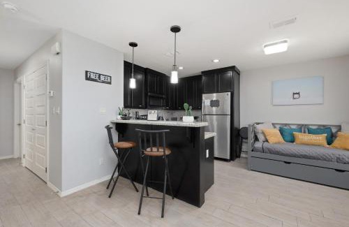 Edinburg Apartment | Stylish Furnished 2Bd 2Ba Apartment with Wifi Close to Shopping and Entertainment in McAllen Month to month contract on long term stays