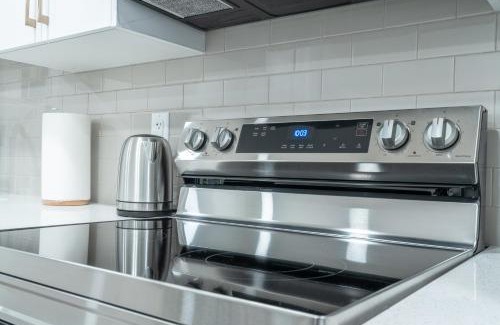 Southeast Calgary Apartment | Stylish Getaway 2BD Basement by YMCA and South Health Campus Hospital