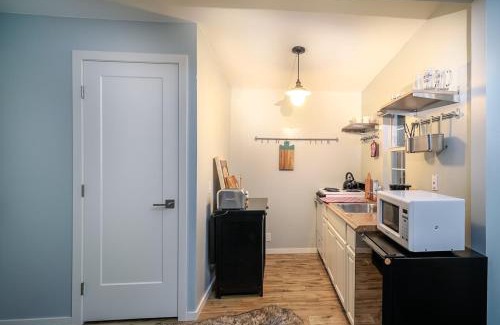Hollywood Apartment | Stylish Guesthouse in the Heart of Hollywood with Free Parking