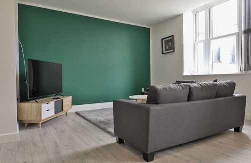Hull Apartment | Stylish hideout