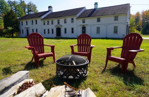 Concord Apartment | Stylish Hidden Gem w/Fire Pit