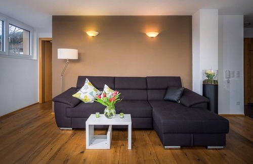 Hoerbranz Apartment | Stylish Holiday Apartment “Dreiländerblick” with Private Balcony & Wi-Fi