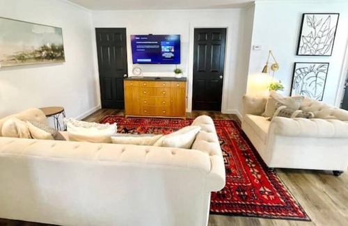 Ironton House | Stylish home 6 miles from Elephant Rock State Park
