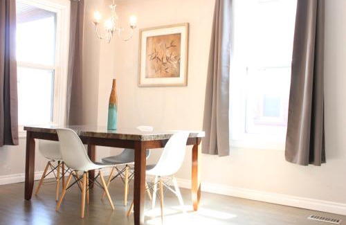 Peterborough House | Stylish Home For A Perfect Stay for 4!