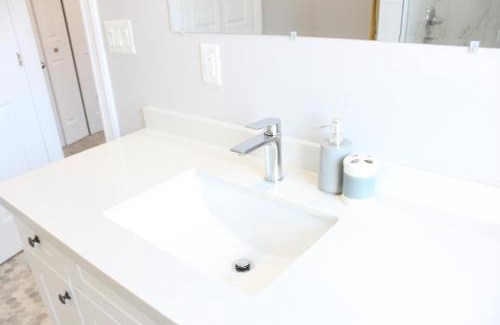 Peterborough House | Stylish Home For A Perfect Stay for 4!