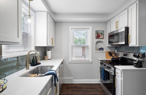 Cleveland Heights House | Stylish Home|Game Room W/Wet Bar|Sleeps 9|Outdoor Space