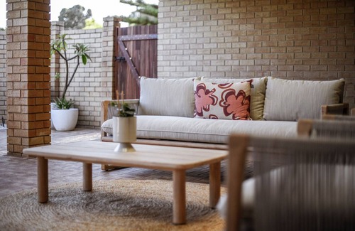 Esperance House | Stylish home to accommodate everyone. Only minutes away from town centre.