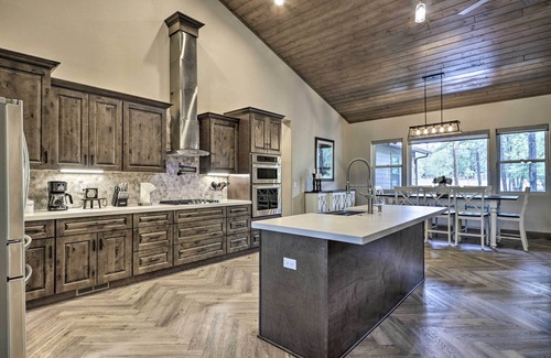 Torreon House | Stylish Home w/Expansive Deck in Show Low!