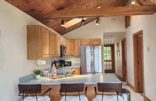 Mount Holly House | Stylish home w/WD, stunning views, mins to Okemo