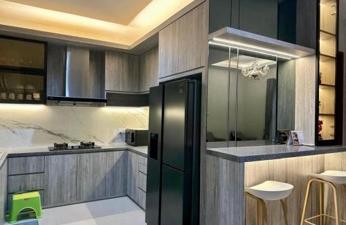 Batam House | Stylish home with amazing pool views