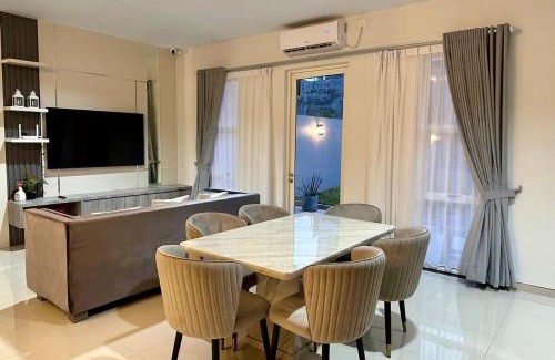 Batam House | Stylish home with amazing pool views