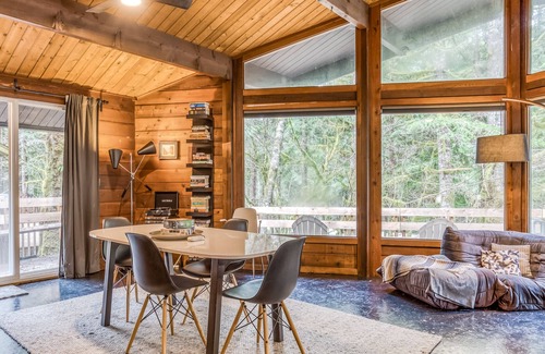 Rhododendron Cabin | Stylish Home with Deck, Private Hot Tub, W/D, Firepit, Forest Views, Free WiFi