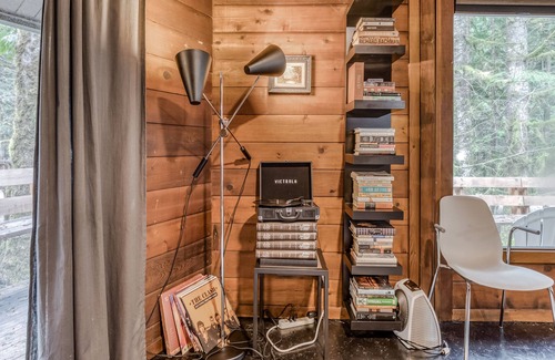 Rhododendron Cabin | Stylish Home with Deck, Private Hot Tub, W/D, Firepit, Forest Views, Free WiFi