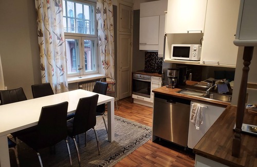 Kluuvi Apartment | Stylish home with stunning views of the railway square 74 m2