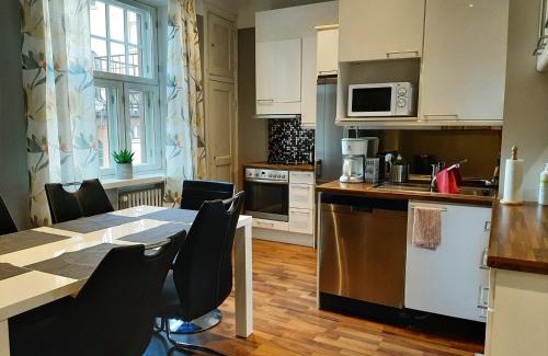 Kluuvi Apartment | Stylish home with stunning views of the railway square 74m2