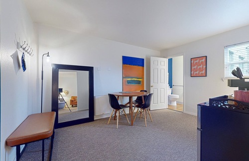 Port Townsend Hotel | Stylish hotel suite just steps away from Downtown Port Townsend