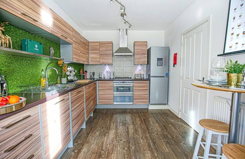 Bletchley House | Stylish House - Free Parking, Fast Wifi & SmartTV