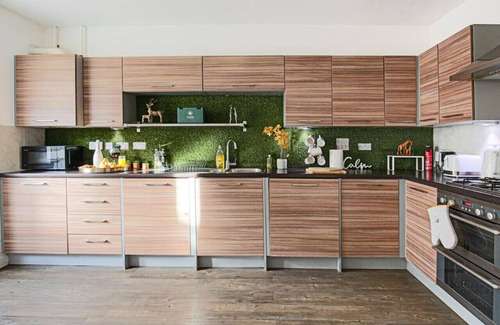 Bletchley House | Stylish House - Free Parking, Fast Wifi & SmartTV