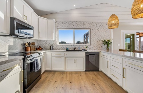 Fort Bragg House | Stylish house w/hot tub, fireplace, game room, beach access, sunset/ocean views