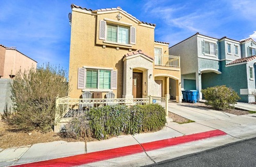 Paradise House | Stylish House with Patio, 8 Mi to Vegas Strip!