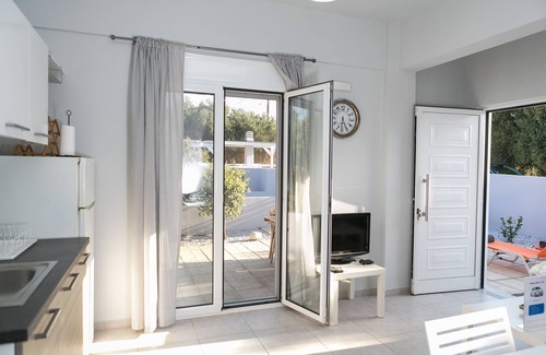 Kato Gouves House | Stylish Housing Unit Close to Heraklion and beach