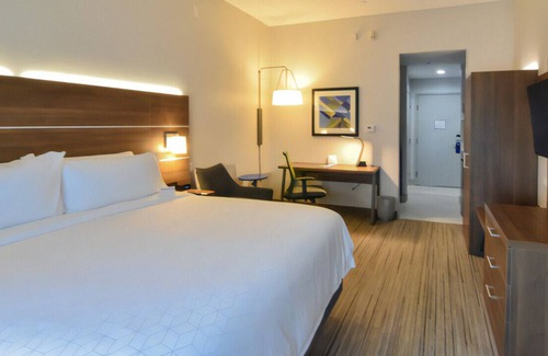 Pike House | Stylish & Inviting King Room w/ Free Breakfast!