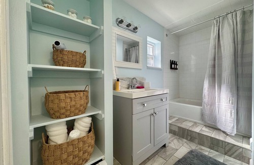 Historic Downtown Apartment | Stylish Jersey City 1BR w/Fast NYC Commute & Family-Friendly Vibe