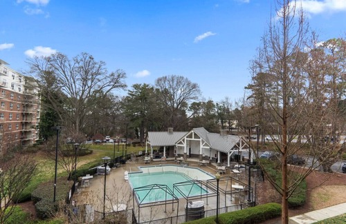 Crabtree Apartment | Stylish King 2BR Suite—in Crabtree Valley Raleigh!