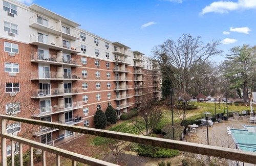Crabtree Apartment | Stylish King 2BR Suite—in Crabtree Valley Raleigh!
