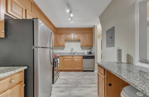Crabtree Apartment | Stylish King 2BR Suite—in Crabtree Valley Raleigh!