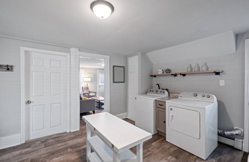 Manchester Apartment | Stylish & Large Top Floor w/Private Front Porch