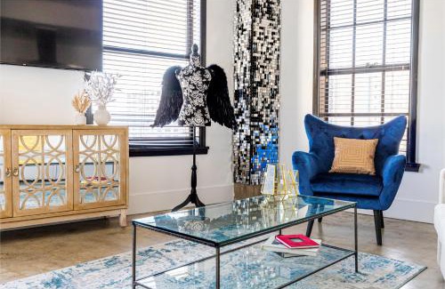 Downtown Los Angeles Apartment | Stylish loft 2 queens & 2 sofas
