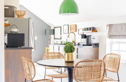 La Grange Apartment | Stylish Loft for 2-3 Near Downtown | 15 min from Round Top | The Otis