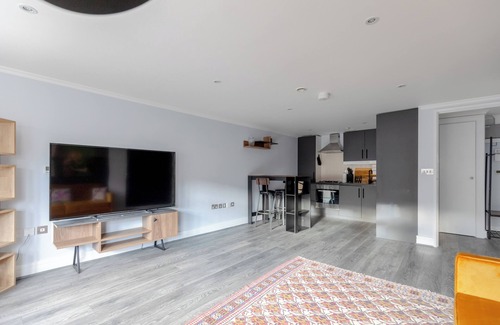 West Kensington Apartment | Stylish London | 1 Bed | WiFi | West Kensington