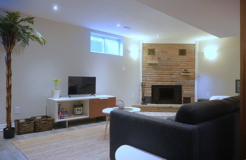 Clarkson-Lorne Park Apartment | Stylish Lower Level Guest Suite in Family Home