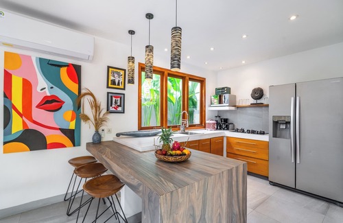 Kerobokan Villa | Stylish Lux Design, 5-mins drive to Beach, BBQ, Calm, Cozy & Fast WIFI.