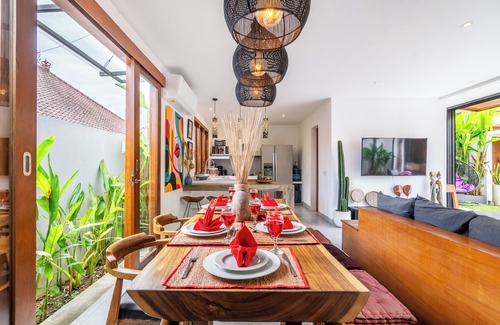 Kerobokan Villa | Stylish Lux Design, 5-mins drive to Beach, BBQ, Calm, Cozy & Fast WIFI.